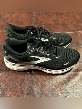 Brooks Mens Ghost 15 1103931D012 Black/White Running Athletic Shoes Size 10 New